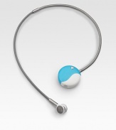 The ultimate fashion accessory for on-the-go girls: a Bluetooth device with a decidedly fashion-conscious edge. A beautiful choker hides an earbud. Simply disengage the earpiece from the necklace, place it in your ear and speak as you would with any standard hands-free device.