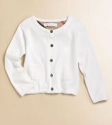 A classic sweater with Burberry touches, perfect atop her pretty dresses, skirts or even her jeans.Ribbed crew necklineButton frontEmbroidered tonal chest logoRibbed patch pocketLong sleeves with ribbed cuffsRibbed hemCottonHand washImported Please note: Number of buttons may vary depending on size ordered. 
