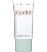 Water-light fluid filters out damaging UVA/UVB rays. Rich in exclusive seaweed extracts and photonic gemstones, it captures beneficial visible light to energize and enhance the benefits of Creme de la Mer and provides antioxidant protection. 1.7 oz. 