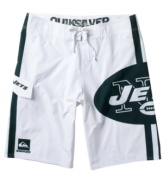 Weather might change but your love for football doesn't. Show off your allegiance to the New York Jets even in the off-season with these NFL board shorts from Quiksilver.