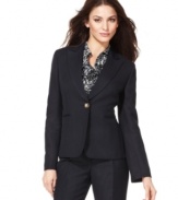 A luxe linen blend makes this single-button blazer from Tahari by ASL a must-have for the season. Easily pairs with coordinating pieces from the full collection of suit separates.