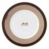 Wedgwood pays tribute to the traditional English equestrian lifestyle with this fine salad plate inspired by the work of 18th-century horse painter George Stubbs. Burnished gold silhouettes, classic stirrup stripes and rich shades of tan and brown evoke the stylish essence of horse riding.