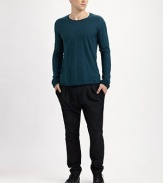 An essential style in lightweight cotton with long sleeves.Round necklineLong sleevesCottonDry cleanMade in Italy