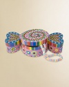Make a sweet and sparkling candy box to store your jewelry. Set includes 3 candy boxes with lids, 750 stickers and gems and instructions.Recommended for ages 6 and upImported