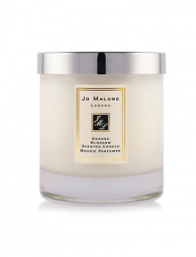Inspired by a stay at a hotel in Bel-Air, this pure scent has a heart of orange blossom that blends with clementine leaves and water lily. Infuses any room with an evocative scent that lasts for hours. Burn time, approx. 35 hours. Lid included. 