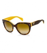 Adorned with the classic handbag logo, this modern 1950s shape showcases the best of Prada, in the retro world. The havana yellow frame is paired with brown, gradient, polarized lenses.