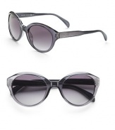 A retro style in see-through optyl. Available in grey crystal with grey gradient lens or ice crystal with grey gradient lens. Logo temples 100% UV protection Made in Italy 
