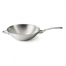 This stainless steel Calphalon wok with a conveniently flat bottom features an interior and exterior aluminum core for superior control and evenly radiated heat. This stainless steel Calphalon wok with a conveniently flat bottom features an interior and exterior aluminum core for superior control and evenly radiated heat.