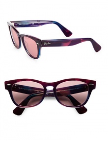 A nylon style in a signature design. Available in havana with crystal green lens or rose-purple with rose lens. Logo temples100% UV protectionMade in Italy A nylon style in a signature design. Available in havana with crystal green lens or rose-purple with rose lens. Logo temples100% UV protectionMade in Italy