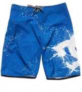 With a streetwise graphic, these board shorts from DC Shoes are the ultimate in casual cool.
