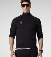 Sleek stretch fleece contours to the body, making this full-zip jacket a comfortable essential for both light activities and all-day endeavors.