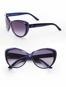 A glamourous, tonal style in lightweight acetate. Available in dark grey/light grey with grey gradient lens and blue/violet with smoke gradient lens. Logo temples100% UV protectionMade in Italy 