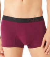 Mens cotton trunk by Calvin Klein is made with lightweight and breathable cotton and with added stretch to move when you do.
