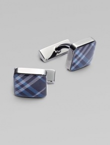 Classic square cuff links with a signature check pattern.99% brass/1% enamel½ squareImported Classic square cuff links with a signature check pattern.99% brass/1% enamel½ squareImported