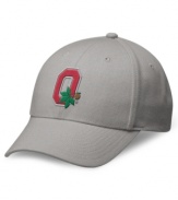This swoosh hat from Nike gives you bold Buckeye style for Saturday's gridiron matches.