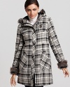 This Volcom coat, rendered in ultra-smart plaid, boasts faux fur trim for an unexpected luxe contrast.