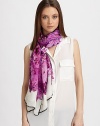 A bold style that is a floral sensation in luxurious silk. SilkAbout 28 X 110Dry cleanMade in Italy