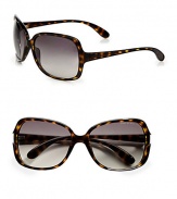 A classic shape in lightweight plastic. Available in havana/black with brown gradient lens. Logo temples100% UV protectionImported 