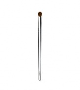 Short-haired and compact. Ideal for detail work: contouring and blending in the crease and corners, smudging shadow into lashline for smoky effects. Shades even hard-to-reach, inner corner of eye area. Unique antibacterial technology. 