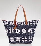 Loquita emboldens the linen tote, splashing it with an all-over bird print. Ideal for sun-drenched locales, this bag lives to carry your sunglasses and SPF.