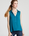 Light as a feather, this vibrant Splendid top is destined to be your warm-weather staple.