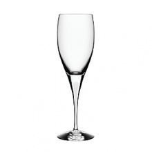 Designer Erika Lagerbielke created the successful Intermezzo glass series over 20 years ago and the handmade glass with its characteristic blue drop can be found in many homes around the world. This popular series is now available with a stylish transparent white drop. Intermezzo Satin is a sober glass that is suitable for all festive occasions; elegant and innocent white for weddings or graduations, or a crisp white for the winter's many celebrations. Designer Erika Lagerbielke created the successful Intermezzo glass series over 20 years ago and the handmade glass with its characteristic blue drop can be found in many homes around the world. This popular series is now available with a stylish transparent white drop. Intermezzo Satin is a sober glass that is suitable for all festive occasions; elegant and innocent white for weddings or graduations, or a crisp white for the winter's many celebrations.