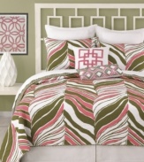 An exotic escape! This Trina Turk Tiger Leaf coverlet features a tropical landscape of rich hues that give your bed a vibrant, modern update.