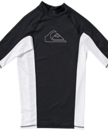 Catch the big one with all the protection you need. This rashguard from Quiksilver is the right gear for the sand and surf. Catch the big one with all the protection you need. This rashguard from Quiksilver is the right gear for the sand and surf.