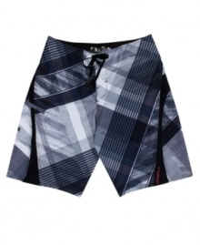 Be a little more rad in plaid. These board shorts from O'Neill shake up your casual wardrobe in a cool way.