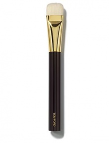 Tom Ford's brush collection is designed to bring ease and luxury to the process of creating your look - they make expert makeup application completely effortless. Sculpt and contour the face with precision using this brush designed as the companion to the Tom Ford Shade and Illuminate compact. Developed with synthetic hair, it helps to highlight or shade the face to achieve symmetry without creating streaks or unnatural lines. Handle is designed for true comfort and balance. Tom Ford's brush collection is designed to bring ease and luxury to the process of creating your look - they make expert makeup application completely effortless. Sculpt and contour the face with precision using this brush designed as the companion to the Tom Ford Shade and Illuminate compact. Developed with synthetic hair, it helps to highlight or shade the face to achieve symmetry without creating streaks or unnatural lines. Handle is designed for true comfort and balance.