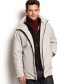 Ideal for foul weather, this fleece jacket from Weatherproof allows you to stand out in the rain and the snow.