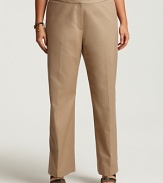 Rendered in relaxed cotton, these Tahari Woman trousers boast a clean, streamlined silhouette.