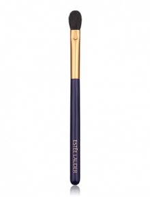Long, tapered brush expertly blends and softens shadow from outside to inside corner for a seamless, polished look. All Estée Lauder brushes are composed of the finest quality materials and are designed to ensure the highest level of makeup artistry. 