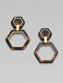 A delightful geometric design that can complement any outfit.ResinGoldplatedDrop, about 2Post backMade in Italy A delightful geometric design that can complement any outfit.ResinGoldplatedDrop, about 2Post backMade in Italy