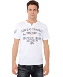 Step up your casual game with this graphic tee from Buffalo David Bitton. Step up your casual game with this graphic tee from Buffalo David Bitton.