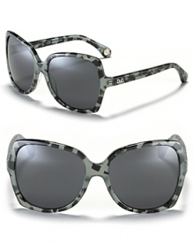 Go glam in D&G's oversized sunglasses and take a new look at the season of sun. Go glam in D&G's oversized sunglasses and take a new look at the season of sun.