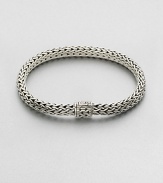 Sterling silver medium oval chain bracelet. Sterling silverSpring claspAbout 3 diam.Imported