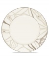 Abstract markings in soft shades of khaki frame this glazed white lunch/salad plate for unconventional elegance. From Noritake dinnerware, these dishes are trimmed with matte platinum for modern polish on casual and formal tables alike.