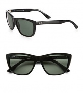 A fresh approach to a classic cat-eye frame crafted lightweight plastic. Available in black frames with crystal green lenses.Plastic100% UV ProtectionMade in Italy