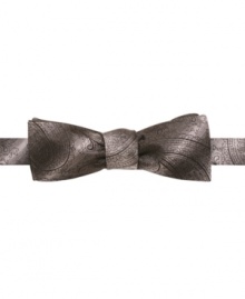 Any way you want it. Double your options for a fine evening out with this reversible bowtie from Countess Mara. Any way you want it. Double your options for a fine evening out with this reversible bowtie from Countess Mara.