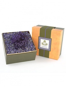 A unique and deeply aromatic blend of French Lavender and Italian Rosemary is enriched with the zest of Bergamot and a few drops of English Amber. Comprised of the most premium botanicals gathered from around the world, each fragrance is infused with essential oils during the initial blending then left to cure for at least 5 months. The two-liter box is constructed with a gold foil inner box. 