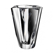 Like the most precious treasures, Malin Lindahl's new jewels - a vase, a bowl and a platter - adorn the contemporary home. The shimmering facets and asymmetrical design give the hand-cut, glistening Orrefors crystal an innovative, inspiring look.
