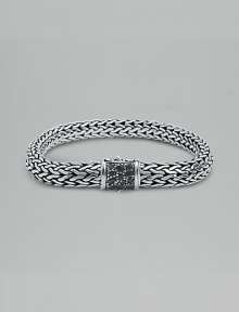 Signature John Hardy oval chain bracelet in crafted in sterling silver with black sapphire clasp. 8½ long Handmade in Bali Signature John Hardy oval chain bracelet in crafted in sterling silver with black sapphire clasp. 8½ long Handmade in Bali