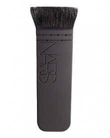PINCEAU ARTISANAL KABUKIPINCEAU ITAModern concept and function unite with traditional Japanese culture, creating unique and versatile brush designs. Featuring super black goat hair known for its softness and strength, Kabuki Artisan brushes are designed for a variety of uses including color application, blending, contouring and highlighting. Brush Type: Super black goat hair in a small, flat and angular design ideal for blending and contouring. PINCEAU ARTISANAL KABUKIPINCEAU ITAModern concept and function unite with traditional Japanese culture, creating unique and versatile brush designs. Featuring super black goat hair known for its softness and strength, Kabuki Artisan brushes are designed for a variety of uses including color application, blending, contouring and highlighting. Brush Type: Super black goat hair in a small, flat and angular design ideal for blending and contouring.