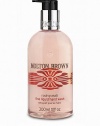 Immerse yourself in the mood of Marrakesh with this warmly spiced hand wash. Moroccan rosé granati pomegranate blends with essential oils of ginger, black pepper and cardamom. Cleanses and protects skin Indulgent experience leaves hands pampered Surrounds hands with a shimmering aroma 10 oz.