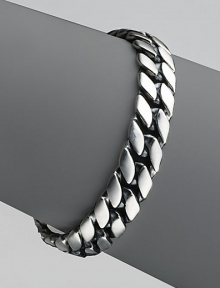 Narrow curb chain in sterling silver. 8½ long Imported Narrow curb chain in sterling silver. 8½ long Imported