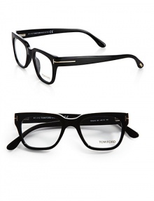 A contemporary style that exudes confidence and character, set in lightweight acetate. Available in shiny black.Logo templesMade in Italy Please note: Non-prescriptive lens. A contemporary style that exudes confidence and character, set in lightweight acetate. Available in shiny black.Logo templesMade in Italy Please note: Non-prescriptive lens.