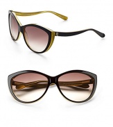 A retro cat's-eye design crafted out of two-tone plastic. Available in black horn with brown gradient lens.Plastic logo temples100% UV protectionMade in Italy