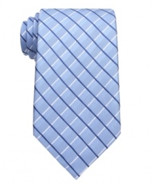 A bold pattern in a cool color palette gives this Tasso Elba tie instant presence. A bold pattern in a cool color palette gives this Tasso Elba tie instant presence.