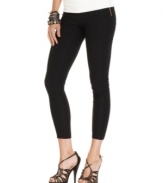 An exposed side zipper adds an element of downtown cool to these leggings from Urban Hearts!